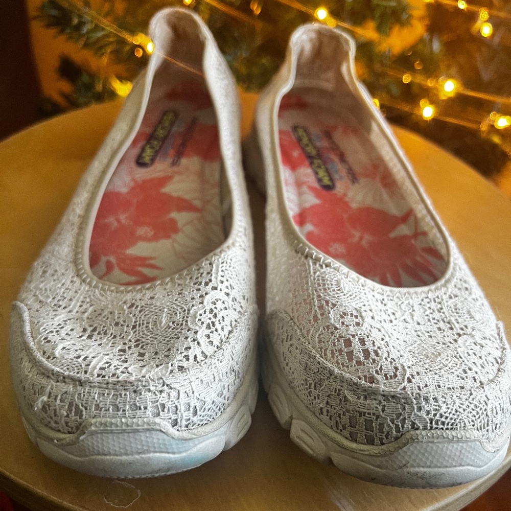 Skechers Air- Cooled Memory foam Women’s Ballet Flats Cream Mesh  Size 9